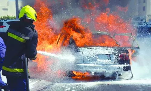 ബഹ്റൈനിൽ ഈ വർഷം തീപിടിച്ചത് 800 വാഹനങ്ങൾക്ക് ; കാരണം പെർഫ്യൂം, ഹാൻഡ് സാനിറ്റൈസർ, ലൈറ്റർ