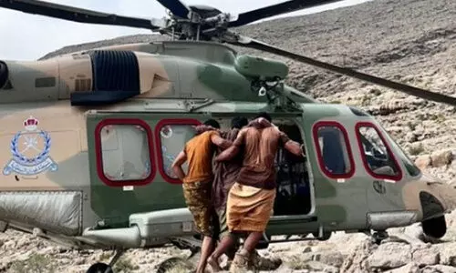 ഇബ്രിയിൽ പാറക്കെട്ടുകളിൽനിന്ന് വീണയാ​​ളെ എയർലിഫ്റ്റ് ചെയ്തു