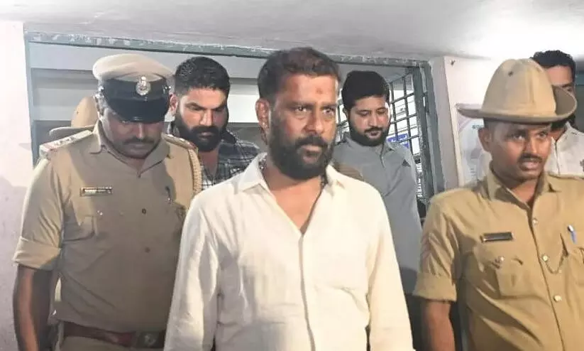 പൊ​ലീ​സ് അ​നു​മ​തി​യി​ല്ലാ​തെ വി.​എ​ച്ച്.​പി നേ​താ​വി​നെ ക്ഷ​ണി​ച്ചു; ബ​ജ്റം​ഗ്ദ​ൾ നേ​താ​ക്ക​ൾ​ക്ക് എ​തി​രെ കേ​സ്