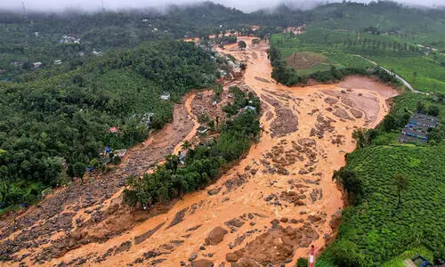 ഉ​രു​ൾ ദു​ര​ന്തം; ര​ക്ഷി​താ​ക്ക​ള്‍ ന​ഷ്ട​പ്പെ​ട്ട 21 കു​ട്ടി​ക​ള്‍ക്ക് 2.1 കോ​ടി പ​ഠ​ന​സ​ഹാ​യം