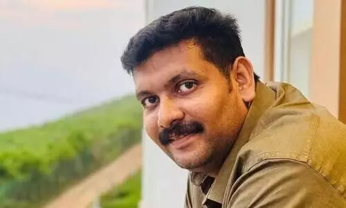 കാർ പോസ്റ്റിലിടിച്ച് ചികിത്സയിലിരുന്ന കോളജ് അധ്യാപകൻ മരിച്ചു കാർ പോസ്റ്റിലിടിച്ച് ചികിത്സയിലിരുന്ന കോളജ് അധ്യാപകൻ മരിച്ചു