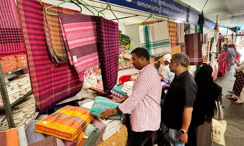 ഓളമായി ഓണം വിപണി