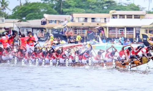 ഒ​രേ​താ​ള​ത്തി​ൽ ഒന്നിച്ച് തുഴഞ്ഞ്