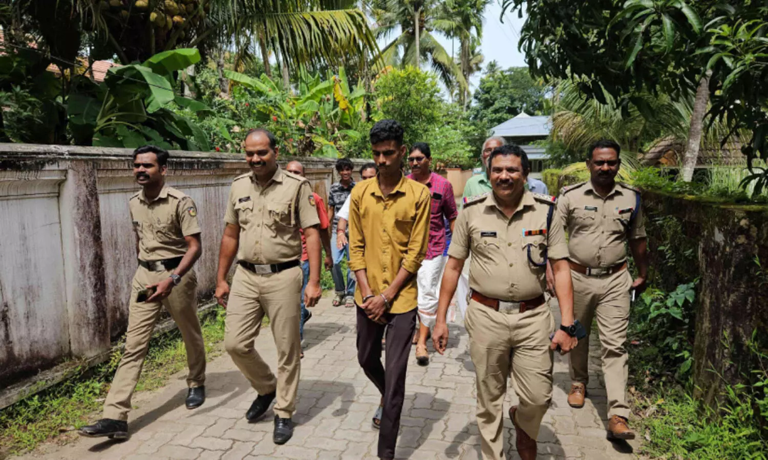 ക്ഷേ​ത്ര ഭ​ണ്ഡാ​രം കു​ത്തി​പ്പൊ​ളി​ച്ച് മോ​ഷ​ണം: പ്ര​തി പി​ടി​യി​ൽ