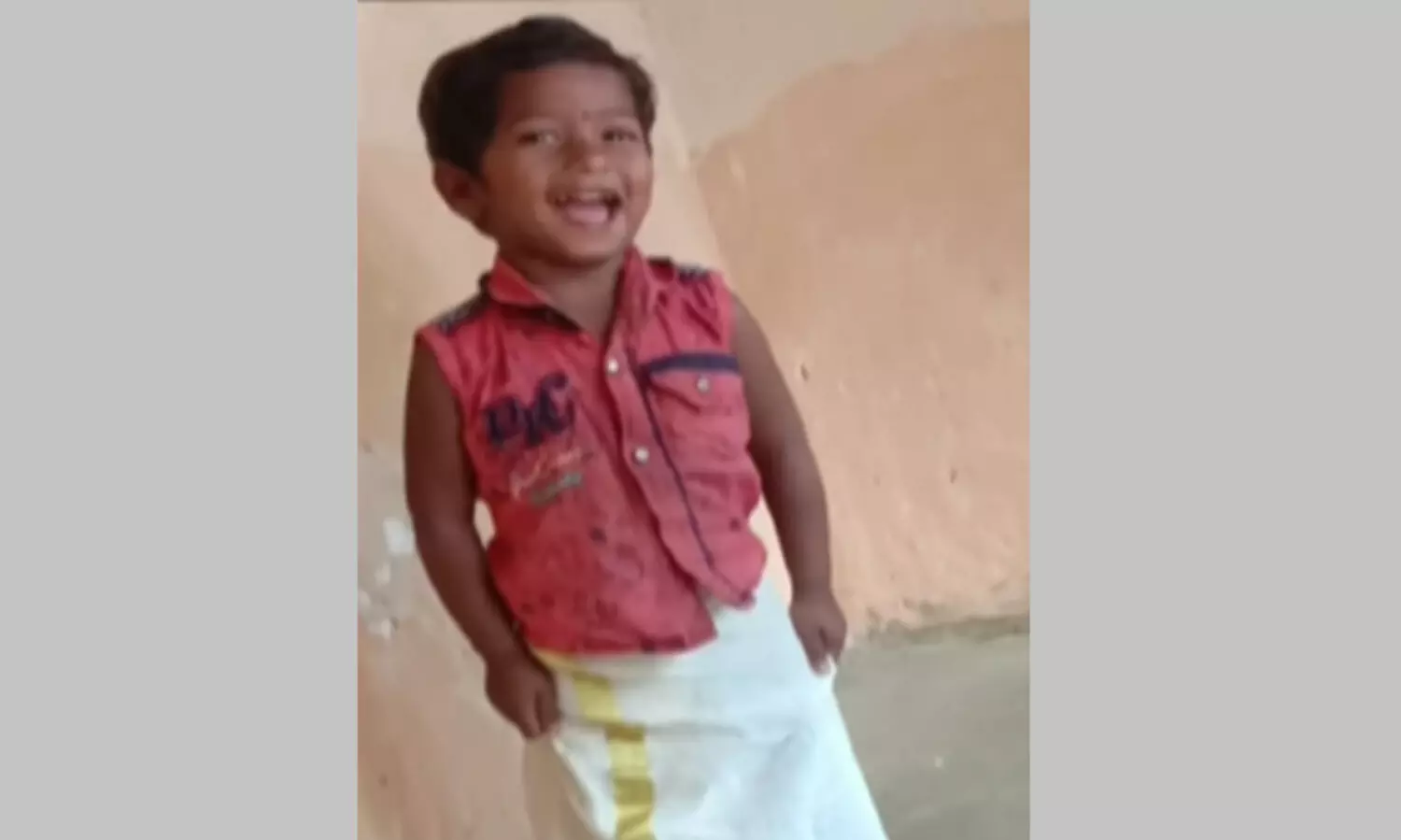 പനി ബാധിച്ച് മരിച്ച ആദിവാസി ബാലന്‍റെ മൃതദേഹം സംസ്കരിച്ചു