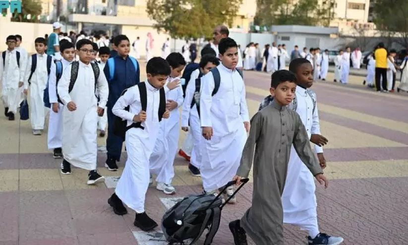 വേ​ന​ൽ അ​വ​ധി​ക്കാ​ല​ത്തി​ന് വി​ട; 11 മേ​ഖ​ല​ക​ളി​ലെ വി​ദ്യാ​ർ​ഥി​ക​ൾ ഇ​ന്ന്​ സ്കൂ​ളു​ക​ളി​ലേ​ക്ക് മ​ട​ങ്ങും