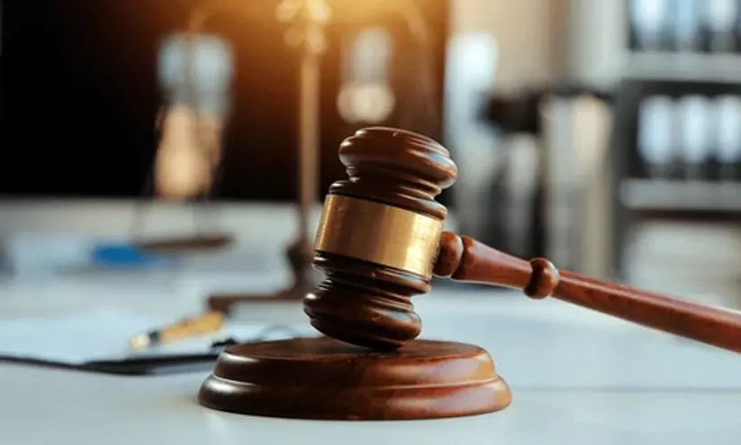 സ്കൂ​ട്ട​ർ മോ​ഷ​ണം; പ്ര​തി​യെ നാ​ടു​ക​ട​ത്താ​നു​ള്ള വി​ധി റ​ദ്ദാ​ക്കി കോ​ട​തി