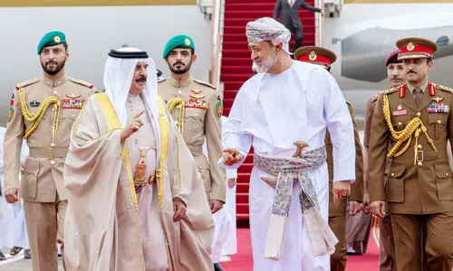 oman sultan welcomes bahrain king