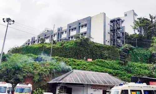 കാടുമൂടിയൊരു മെഡിക്കൽ കോളജ്​