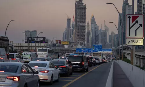 യു.എ.ഇ റോഡുകളിൽ വാഹനങ്ങളുടെ അതിപ്രവാഹം