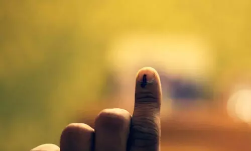 ജനാധിപത്യ അട്ടിമറിക്ക് കുടപിടിക്കുന്ന കമീഷൻ ജനാധിപത്യ അട്ടിമറിക്ക് കുടപിടിക്കുന്ന കമീഷൻ