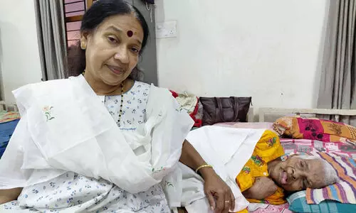 പ്രായമായ അമ്മയെ ഉപേക്ഷിക്കണമെന്ന് ഭർത്താവ്; ഭർത്താവിനെ ഉപേക്ഷിച്ച് അമ്മയോടൊപ്പം വൃദ്ധസദനത്തിൽ നടി ലൗലി ബാബു പ്രായമായ അമ്മയെ ഉപേക്ഷിക്കണമെന്ന് ഭർത്താവ്; ഭർത്താവിനെ ഉപേക്ഷിച്ച് അമ്മയോടൊപ്പം വൃദ്ധസദനത്തിൽ നടി ലൗലി ബാബു