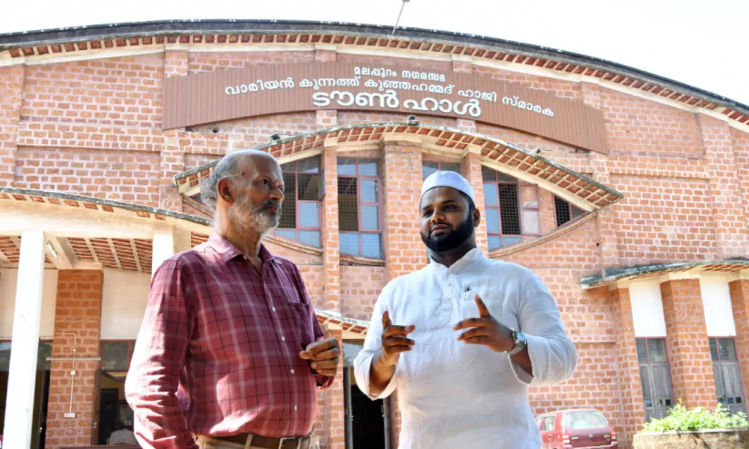 കോ​ട്ട​ക്കു​ന്നി​ൽ മു​ഴ​ങ്ങു​ന്നു​ണ്ട്, കാ​ലം മാ​യ്ക്കാ​ത്ത വെ​ടി​യൊ​ച്ച​ക​ൾ