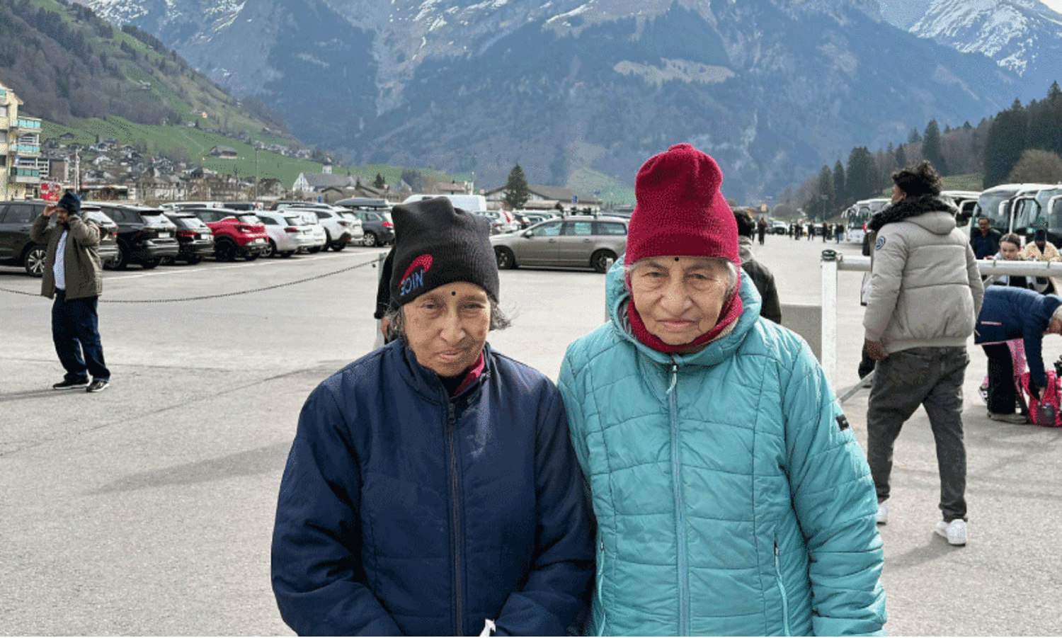 ‘പ്രായം 86ഉം 84ഉം, സഹോദരിമാരായ വത്സല മേനോനും രമണി മേനോനും 16 വർഷംകൊണ്ട് കണ്ടുതീർത്തത് 16 രാജ്യങ്ങൾ’ -സമയവും കാലവും പ്രായവും പ്രശ്നമാക്കാതെ യാത്ര ചെയ്യുന്ന ഇവരുടെ യാത്രാജീവിതത്തിലൂടെ...