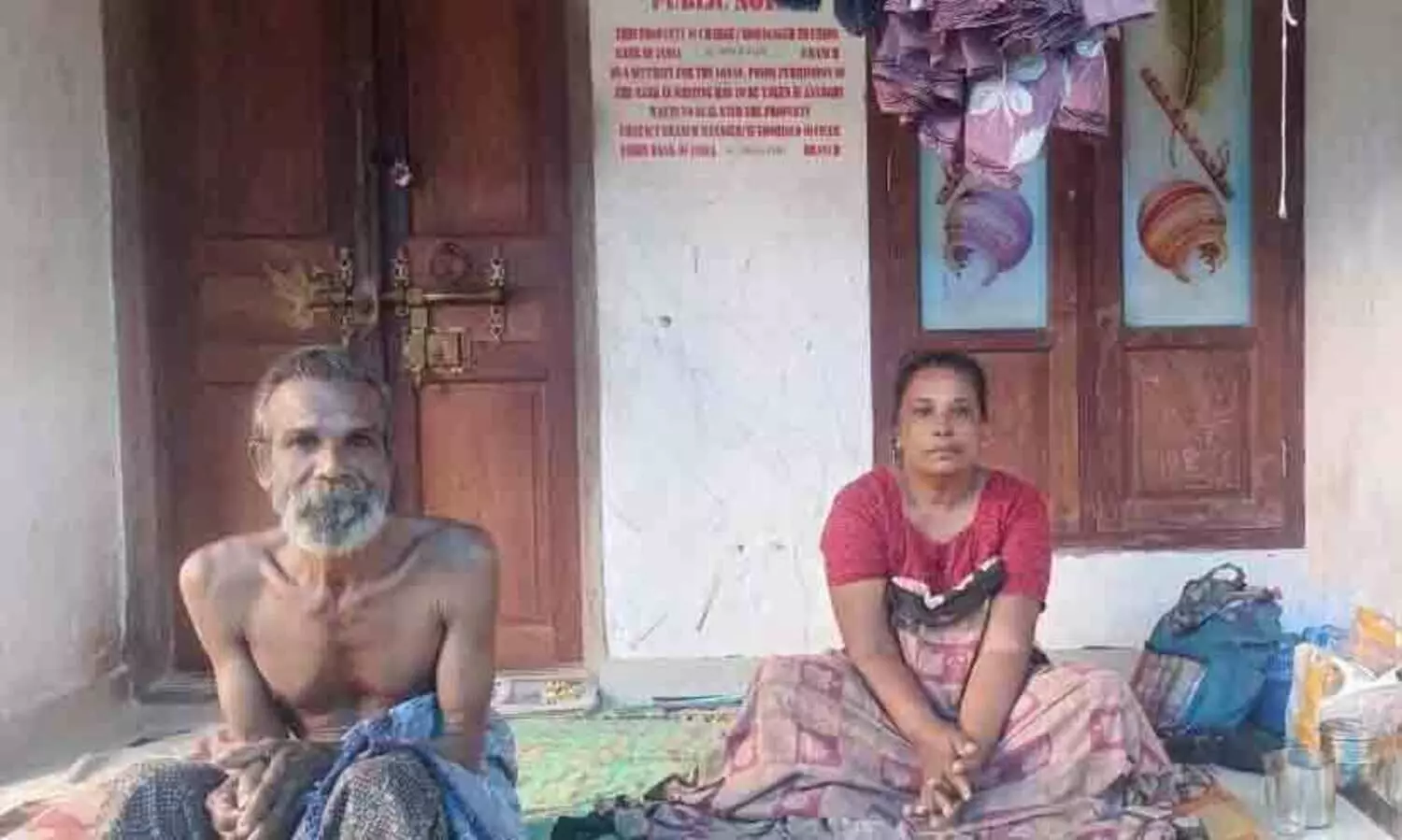 വീട് ബാങ്ക് ജപ്തി ചെയ്തു​; ഹൃദ്രോഗിയായ റെജിയും ഭാര്യയും ഒരുമാസമായി കഴിയുന്നത് വീട്ടുവരാന്തയിൽ