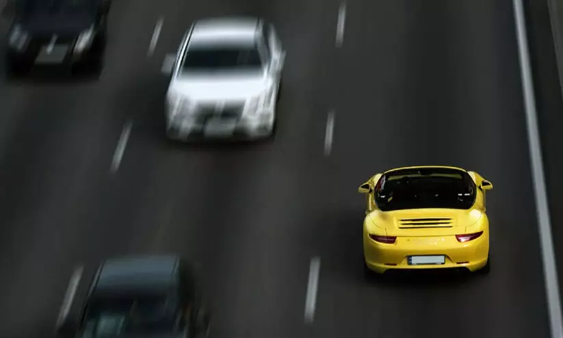 135 കി​ലോ​മീ​റ്റ​ർ വേ​ഗ​ത: ഡ്രൈ​വ​ർ​ക്ക്​ 5000 ദി​ർ​ഹം പി​ഴ