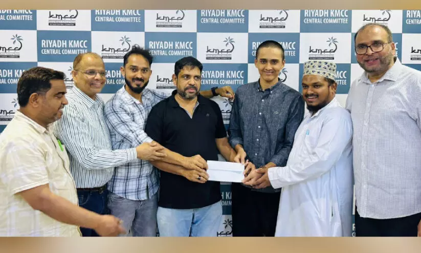 കെ.എം.സി.സി മഞ്ചേശ്വരം മണ്ഡലം കമ്മിറ്റി എം.എസ്.എഫ് ഫണ്ട് കൈമാറി കെ.എം.സി.സി മഞ്ചേശ്വരം മണ്ഡലം കമ്മിറ്റി എം.എസ്.എഫ് ഫണ്ട് കൈമാറി