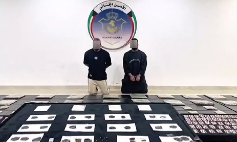 മ​യ​ക്കു​മ​രു​ന്നും ആ​യു​ധ​ങ്ങ​ളു​മാ​യി ര​ണ്ടുപേ​ർ പി​ടി​യി​ൽ