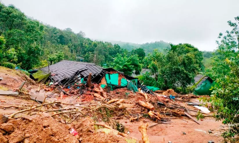 ഉ​രു​ൾ ത​ക​ർ​ത്ത​ത് തോ​ട്ടം​തൊ​ഴി​ലാ​ളി​ക​ളു​ടെ ജീ​വി​തം കൂ​ടി​യാ​യി​രു​ന്നു
