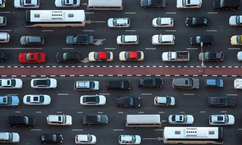 റോ​ഡു​ക​ളി​ൽ വാ​ഹ​ന​ങ്ങ​ളു​ടെ അ​തി​പ്ര​വാ​ഹം; 12 മാ​സ​ത്തി​നി​ടെ ര​ജി​സ്റ്റ​ർ ചെ​യ്ത​ത്​ 3.90 ല​ക്ഷം വാ​ഹ​ന​ങ്ങ​ൾ