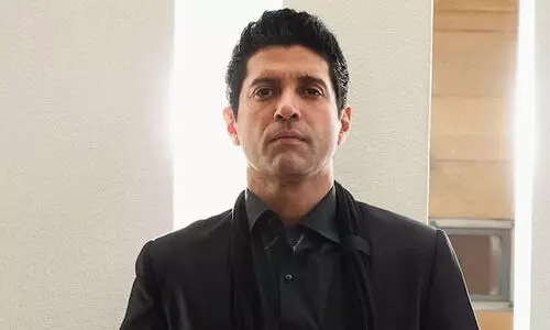 ഉത്തരാഖണ്ഡിലെ വെള്ളപ്പൊക്കബാധിത കുടുംബങ്ങൾക്ക് ഫോണുകൾ സമ്മാനിച്ച് ഫർഹാൻ അക്തർ