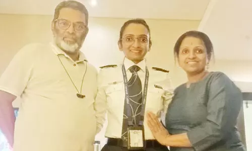 മ​ക​ൾ പ​റ​ത്തി​യ വി​മാ​ന​ത്തി​ൽ യാ​ത്ര​ക്കാ​ര​നാ​യി പി​താ​വ്