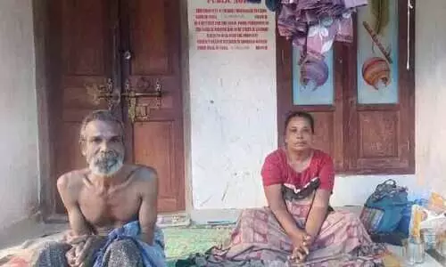 വീട് ബാങ്ക് ജപ്തി ചെയ്തു​; ഹൃദ്രോഗിയായ റെജിയും ഭാര്യയും ഒരുമാസമായി കഴിയുന്നത് വീട്ടുവരാന്തയിൽ