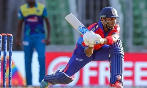 തകർത്തടിച്ച് വി​ഷ്ണു വി​നോ​ദ് (38 പന്തിൽ 86); ഗ്രീ​ൻ​ഫീ​ൽ​ഡി​ൽ ചാ​മ്പ്യ​ന്മാ​രു​ടെ ഉ​യ​ർ​ത്തെ​ഴു​ന്നേ​ൽ​പ്പ്