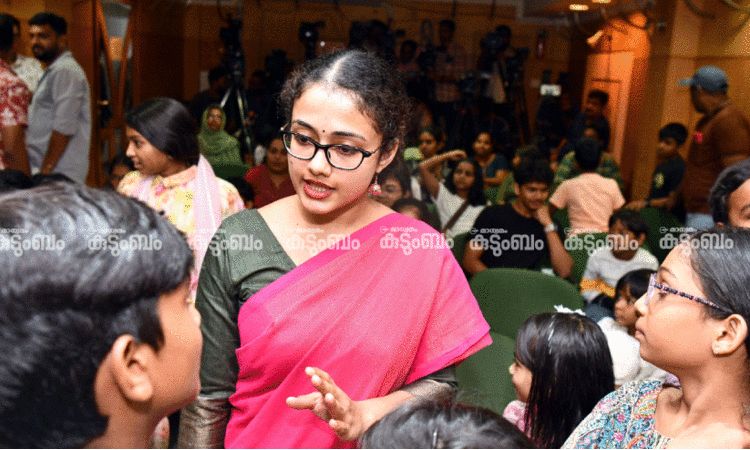 ‘ബൈക്ക് ആക്സിഡന്‍റിൽ വലതുകൈ നഷ്ടമായി, വിലപിച്ചിരിക്കാതെ പോരാടി സിവിൽ സർവിസ് കൈപ്പിടിയിലൊതുക്കി’ -അറിയാം, പാർവതി ഗോപകുമാർ എറണാകുളം അസി. കലക്ടറായ കഥ