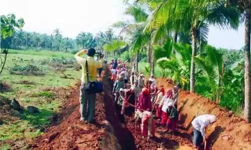 തൊഴിലുറപ്പ്‌ തൊഴിലാളികൾക്ക്‌ 1200 രൂപ ഓണ സമ്മാനം