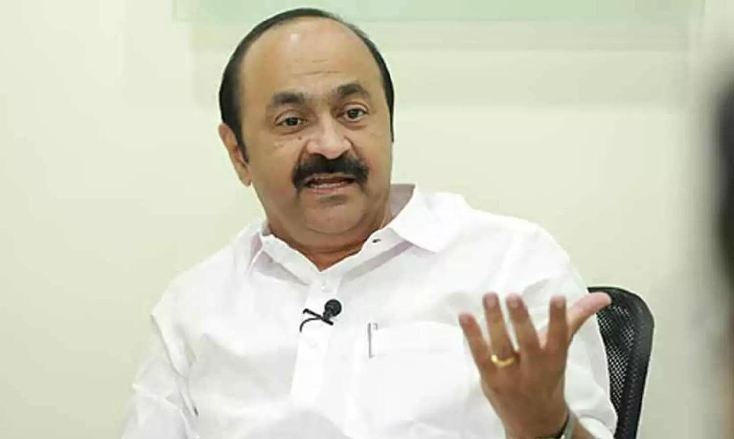 ഉപദേശത്തിന് നന്ദി, കോൺഗ്രസിനെതിരെ ചൂണ്ടു​മ്പോൾ നാലുവിരൽ  മുഖ്യമന്ത്രിയുടെ നേർക്ക്; ബി.ജെ.പിക്ക് കാളയെ ആവശ്യംവന്നല്ലോ