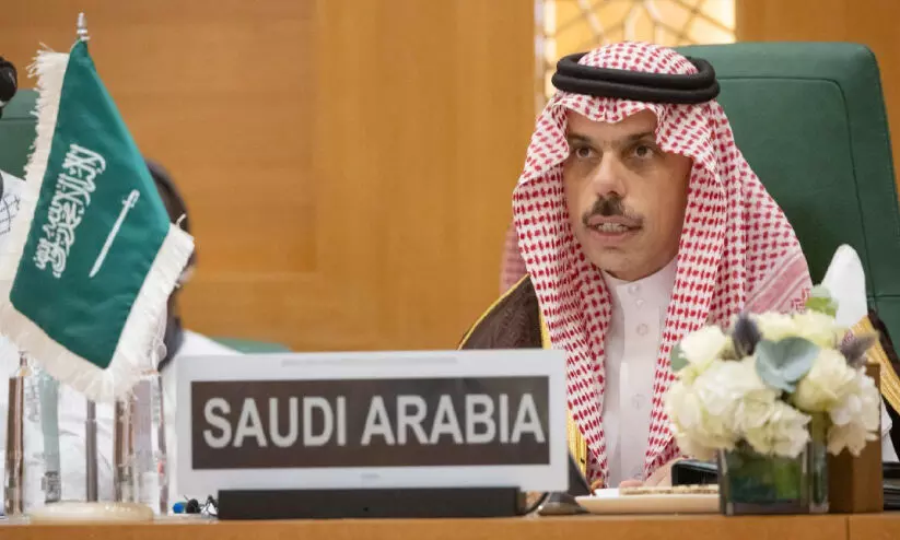 സമ്മേളനത്തിൽ സൗദി വിദേശകാര്യ മന്ത്രി അമീർ ഫൈസൽ ബിൻ ഫർഹാൻ സംസാരിക്കുന്നു