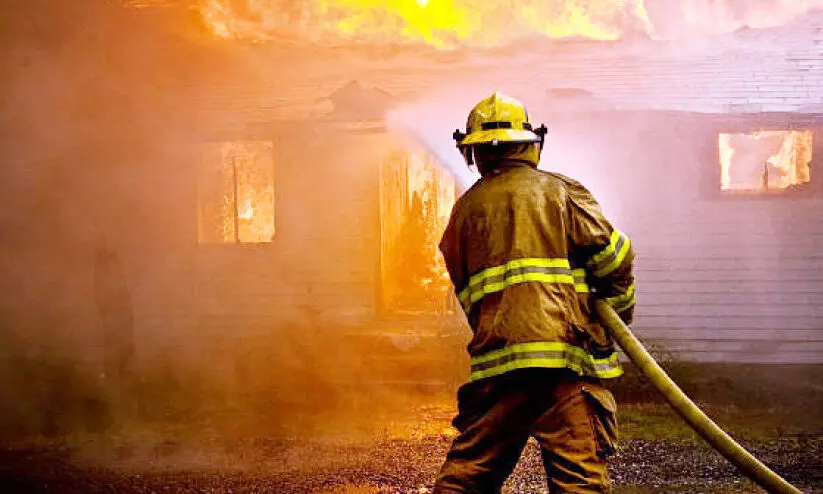 സാറിൽ വീട്ടിൽ തീപിടിത്തത്തിൽ പത്തുവയസ്സുകാരിക്ക് ദാരുണാന്ത്യം സാറിൽ വീട്ടിൽ തീപിടിത്തത്തിൽ പത്തുവയസ്സുകാരിക്ക് ദാരുണാന്ത്യം