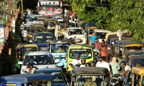Traffic Jam in front of Mananchira