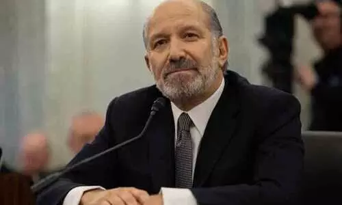 എച്ച് വൺ ബി വിസ തട്ടിപ്പെന്ന് യു.എസ് കൊമേഴ്സ് സെക്രട്ടറി; ഗ്രീൻ കാർഡ് നിർത്തലാക്കും പകരം ഗോൾഡൻ കാർഡ്