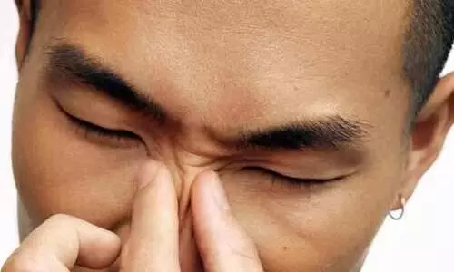 ഉറക്കമില്ലായ്മ കണ്ണിനടിയിലെ കറുത്ത പാടുകൾക്ക് മാത്രമല്ല കാഴ്ചക്കുറവിനും കാരണമാകും, എങ്ങനെ?