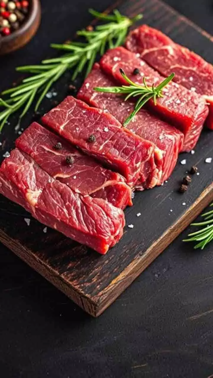 റെഡ് മീറ്റ് സ്ഥിരമായി കഴിക്കാറുണ്ടോ? എന്നാൽ ഈ  അസുഖങ്ങളെ കരുതിയിരിക്കുക