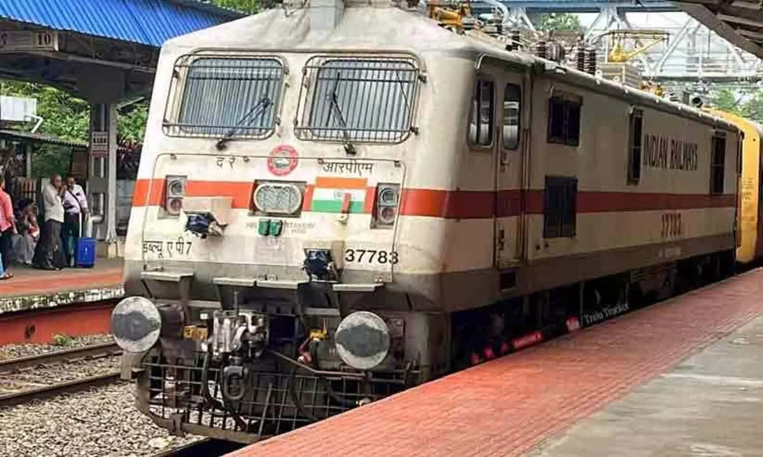 ജനശതാബ്ദി ട്രെയിൻ തട്ടി യുവതി മരിച്ചു