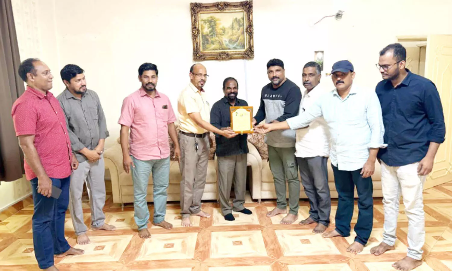 സു​ധാ​ക​ര​ൻ ഒ​ളി​മ്പി​ക്കി​ന് സ​ലാ​ല​യി​ൽ യാ​ത്ര​യ​യപ്പ് ന​ൽ​കി