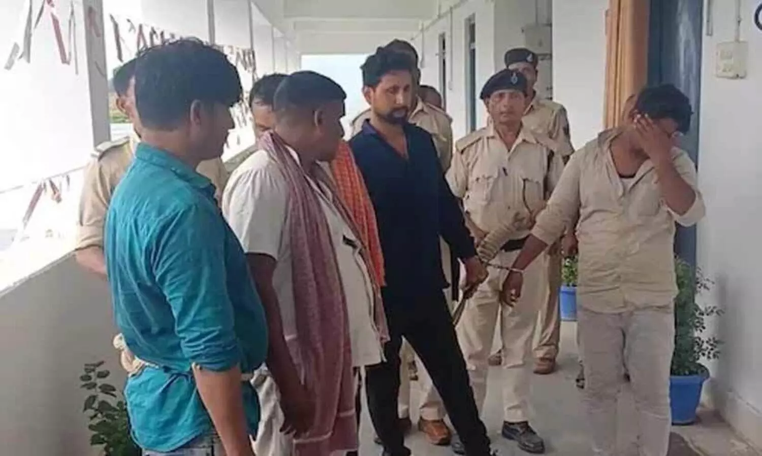 ഒടുവിൽ പൊലീസെത്തി, പിടിയിലായത് പുതിയ കല്യാണത്തിന് തയ്യാറായി നിൽക്കെ, നാല് നവവധുക്കളടക്കം തട്ടിപ്പുസംഘം പിടിയിൽ