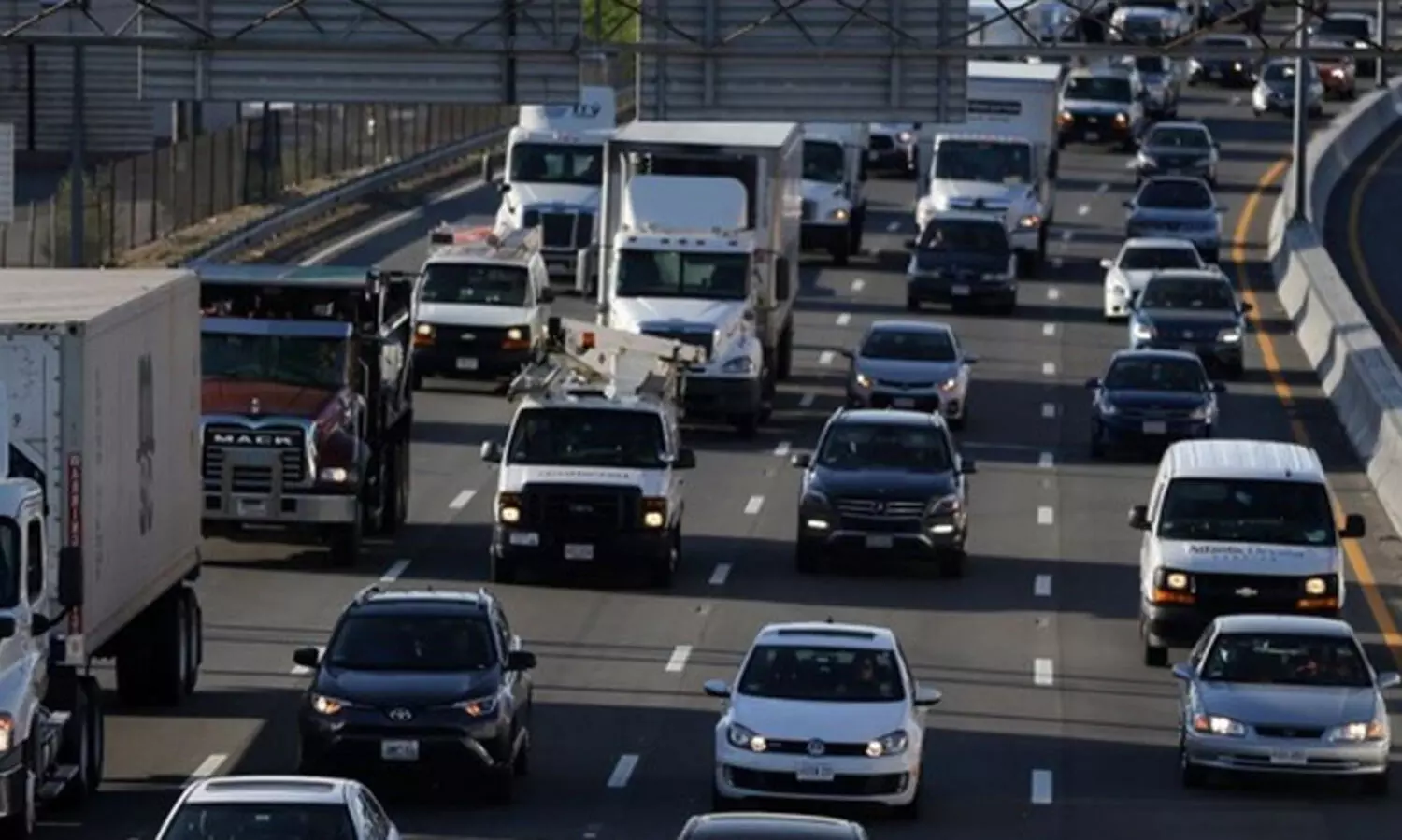 ഖത്തറിൽ വാഹനങ്ങളുടെ രജിസ്ട്രേഷൻ പുതുക്കുന്നതിനുള്ള സമയപരിധി നീട്ടി