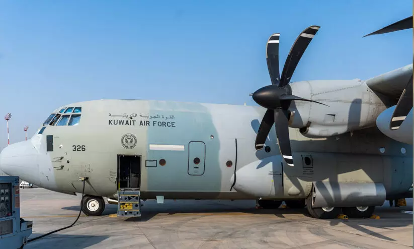 ഗസ്സക്ക് കുവൈത്ത് സഹായം തുടരുന്നു, 10 ടൺ ഭക്ഷ്യവസ്തുക്കളുമായി അഞ്ചാമത് വിമാനം