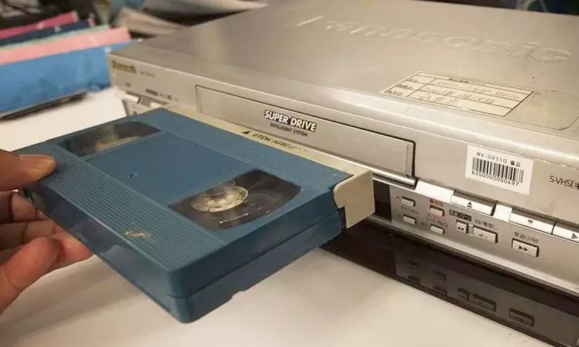 അ​ശ്ലീ​ല വി​ഡി​യോ കാ​സ​റ്റ് വി​റ്റെന്ന കാ​ൽ​നൂ​റ്റാ​ണ്ട്​ മു​മ്പത്തെ കേ​സ്: കോട്ടയം സ്വദേശിയെ ത​ട​വു​ശി​ക്ഷ റ​ദ്ദാ​ക്കി ​വെ​റു​തെ​വി​ട്ടു