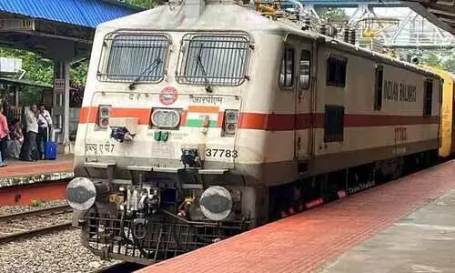 ജനശതാബ്ദി ട്രെയിൻ തട്ടി യുവതി മരിച്ചു