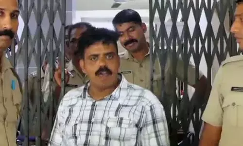 ബി.ജെ.പി വനിതാ നേതാവിനെ പീഡിപ്പിക്കാൻ ശ്രമം; ന്യൂനപക്ഷ മോർച്ച നേതാവും യൂട്യൂബറുമായ സുബൈർ ബാപ്പു അറസ്റ്റിൽ ബി.ജെ.പി വനിതാ നേതാവിനെ പീഡിപ്പിക്കാൻ ശ്രമം; ന്യൂനപക്ഷ മോർച്ച നേതാവും യൂട്യൂബറുമായ സുബൈർ ബാപ്പു അറസ്റ്റിൽ