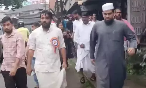 ഗോത്ര താലിബാൻ തീവ്രവാദി കോലത്തിൽ കൊണ്ടുനടന്ന് ഹിന്ദുക്കളെ പേടിപ്പിക്കുന്നു; ഷാഫി പറമ്പിലിന് ഒപ്പമുണ്ടായിരുന്ന മുസ്‌ലിം ലീഗ് നേതാവിനെതിരെ വിദ്വേഷ പ്രചാരണം