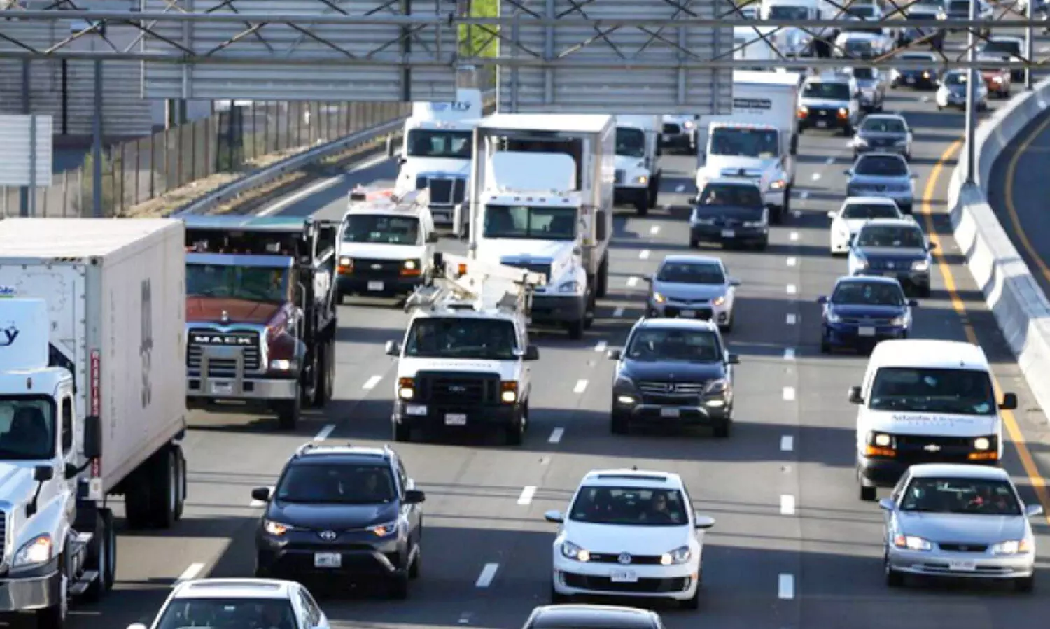 വാ​ഹ​ന​ങ്ങ​ളു​ടെ ര​ജി​സ്ട്രേ​ഷ​ൻ പു​തു​ക്കാ​നു​ള്ള സ​മ​യ​പ​രി​ധി നീ​ട്ടി