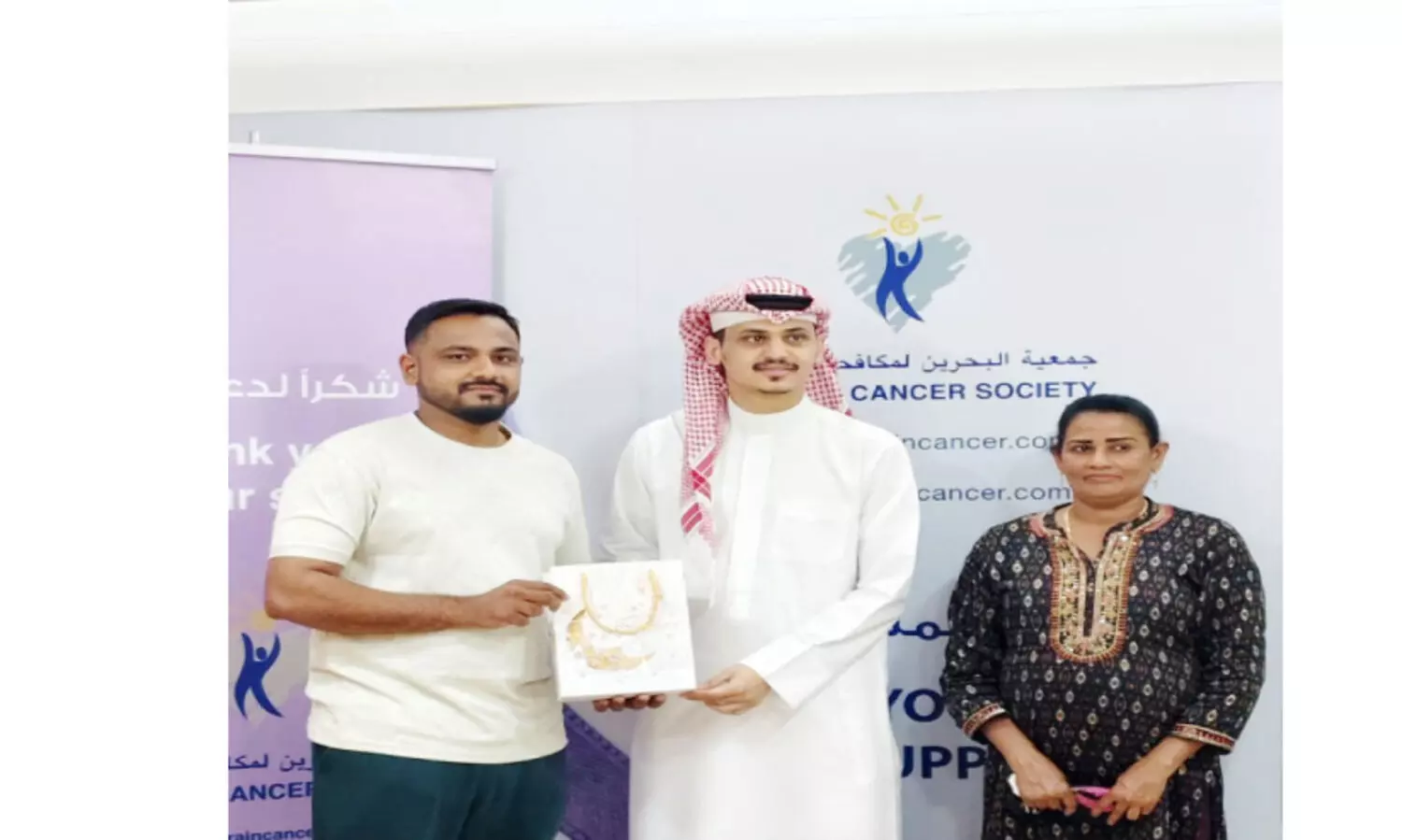 കാ​ൻ​സ​ർ രോ​ഗി​ക​ൾ​ക്ക് മു​ടി ദാ​നം ചെ​യ്തു