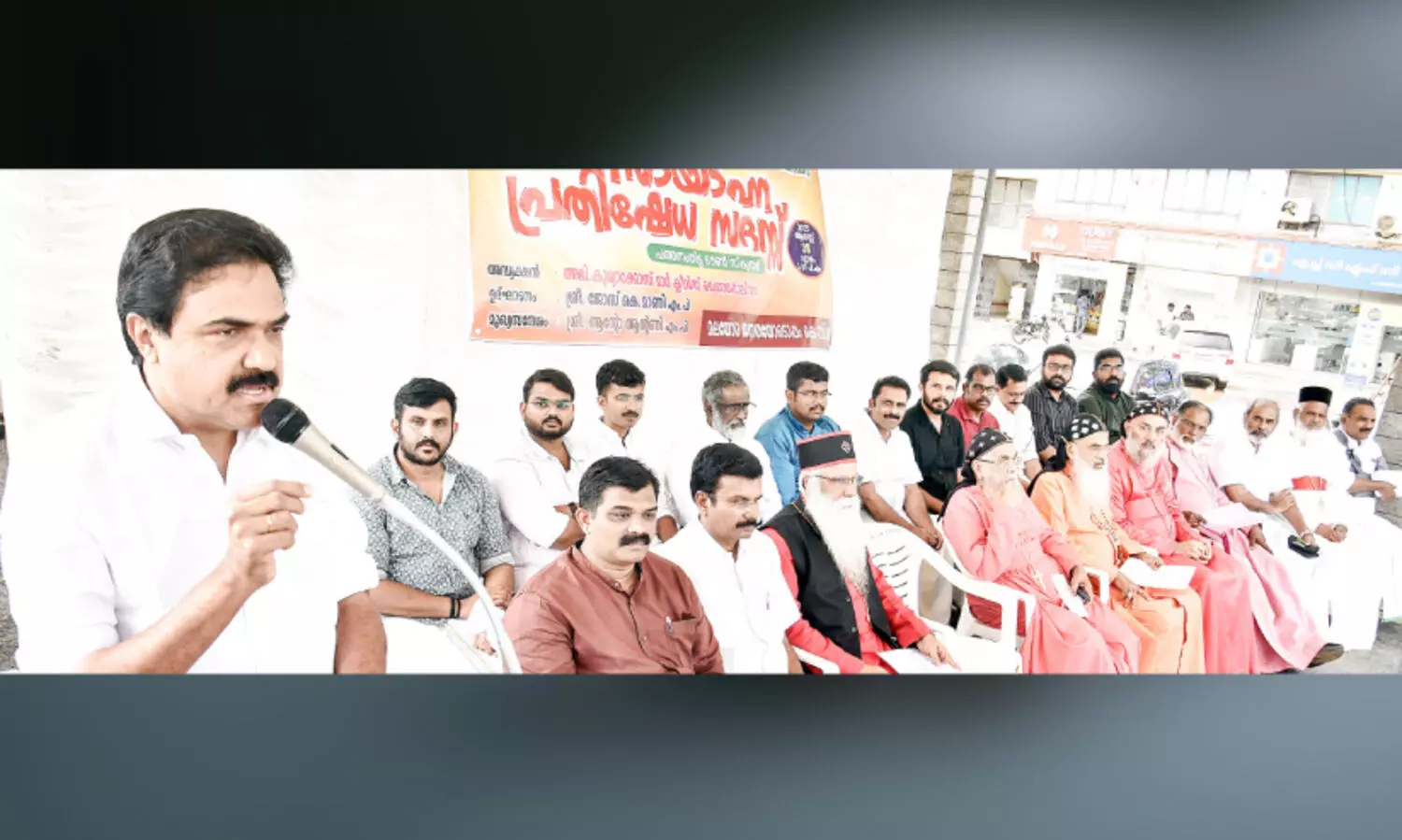 തെ​രു​വ് നാ​യ്​​ക്ക​ളെ പിടിച്ച്​ കാട്ടിൽ വിടണമെന്ന് ജോ​സ് കെ.മാ​ണി