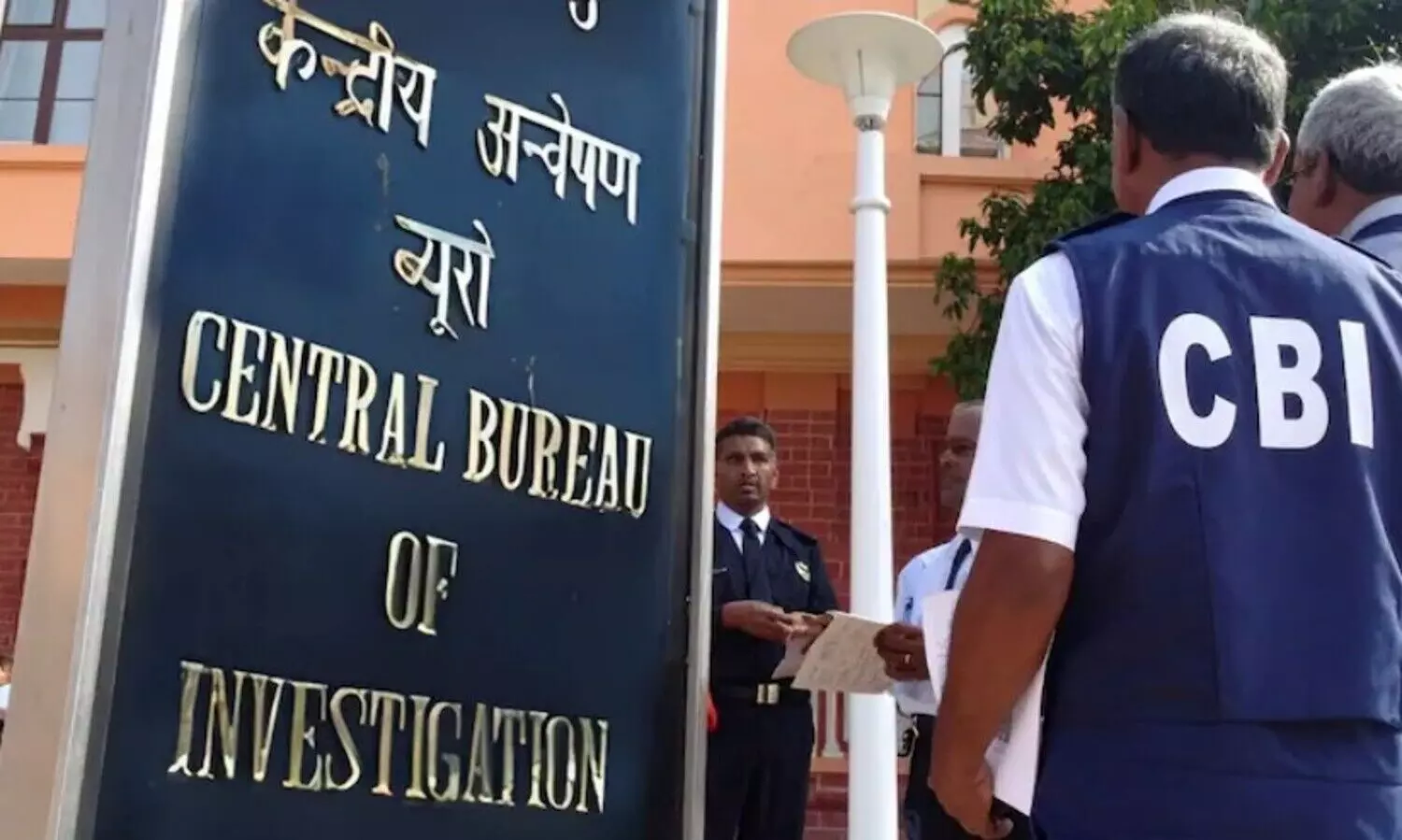 232 കോടിയുടെ തട്ടിപ്പ്: എയർപോർട്ട് അതോറിറ്റി ഉദ്യോഗസ്ഥനെതിരെ കേസ്